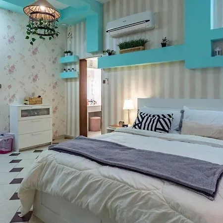 Cheerful 5-Bedroom Villa With Pool